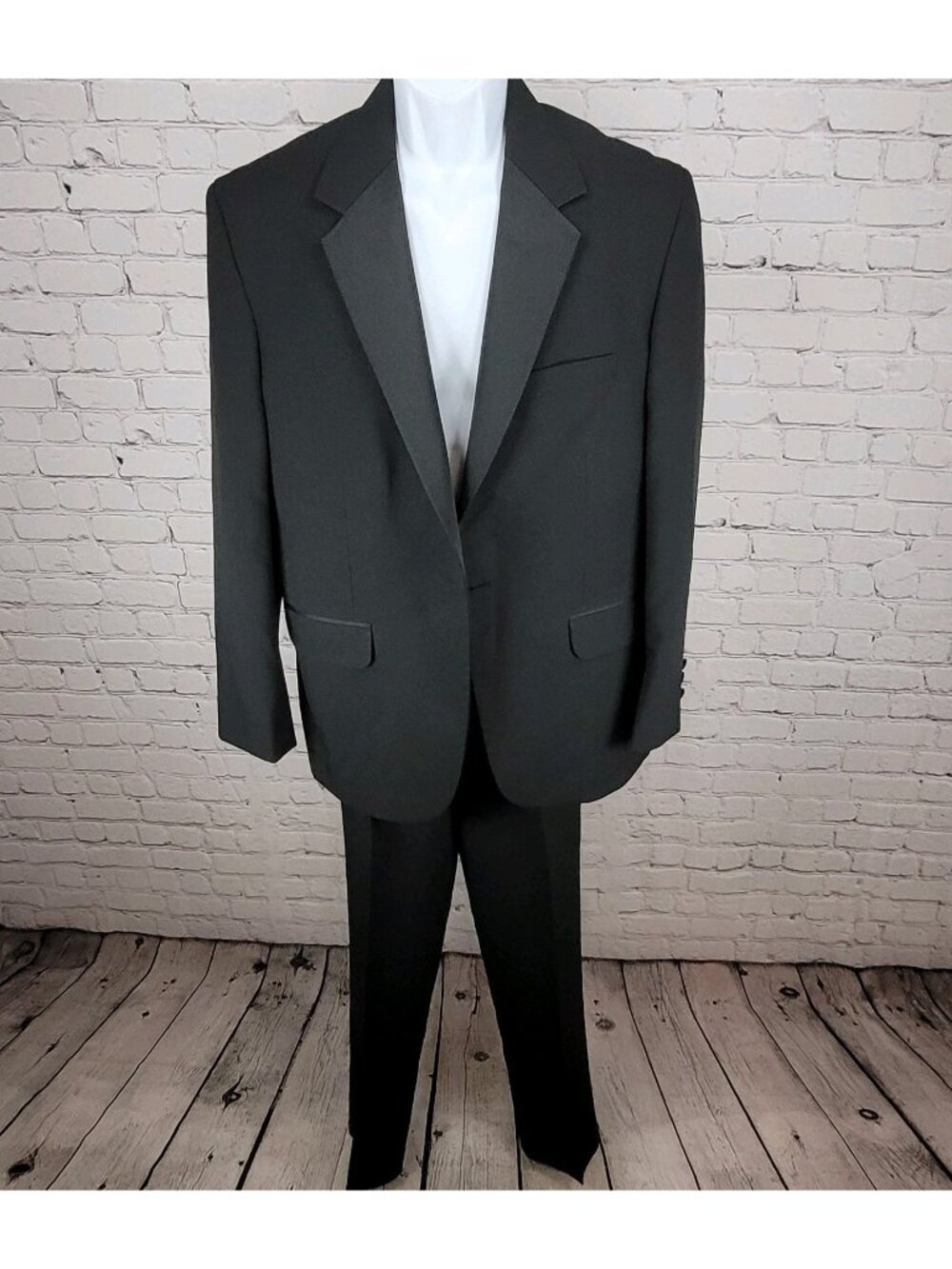 Formalwear Southeastern Black Tuxedo Suit Set Jacket Size 40R Pants 34R (32x33)